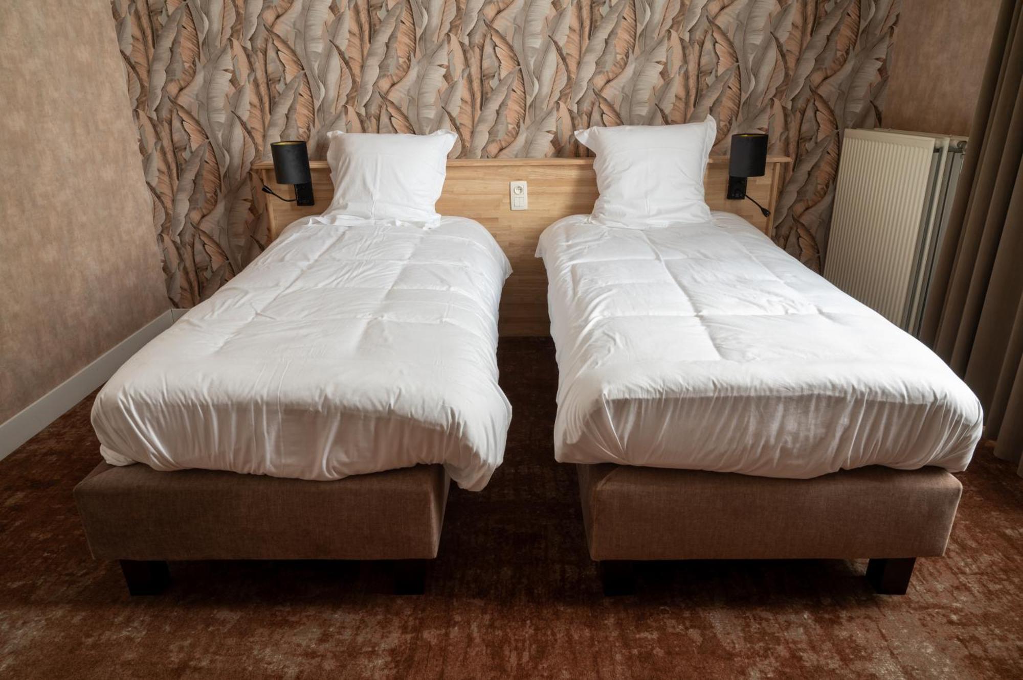 Hotel Canteklaar De Haan Bagian luar foto